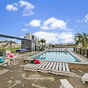 https://adventurers-backpackers.queenslandhotels.net